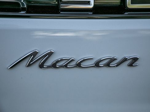 Certified 2025 Porsche Macan image 26