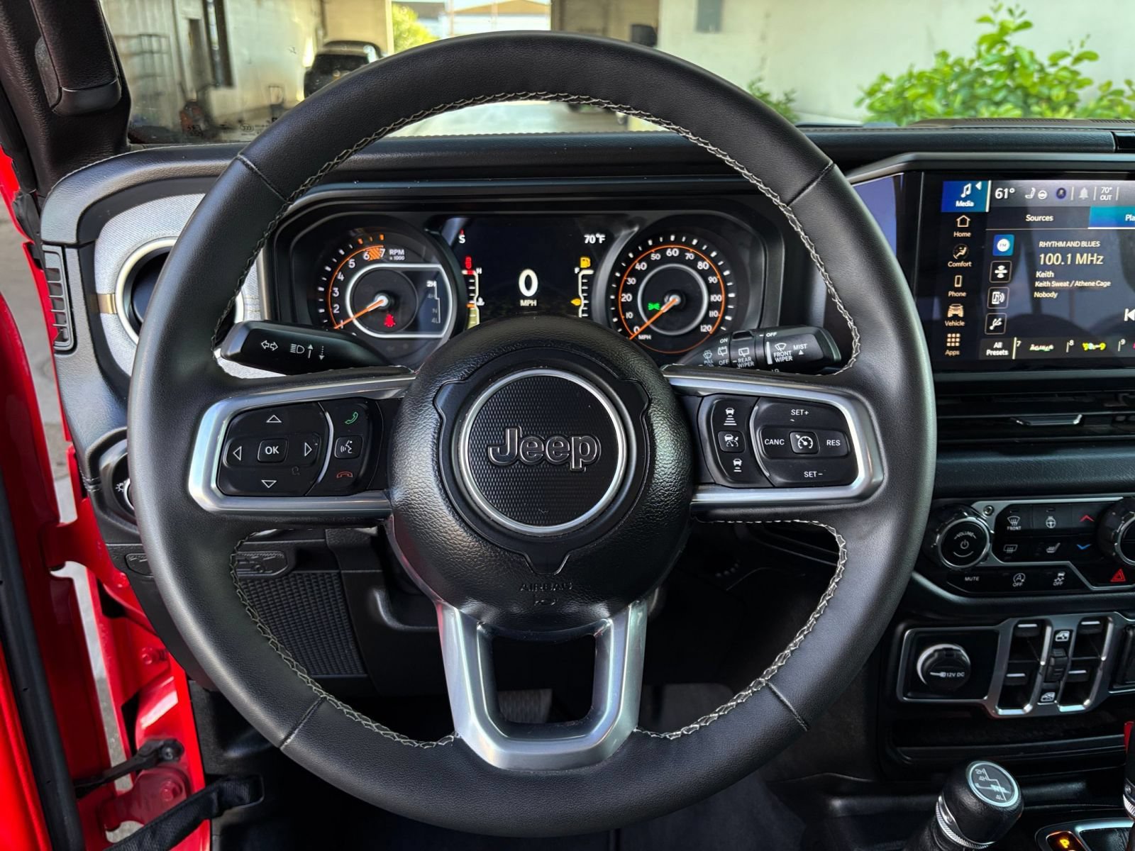 Used 2025 Jeep Wrangler Unlimited Sahara AWD/4WD image 27