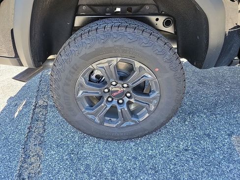 New 2025 GMC Canyon Elevation w/ Technology Package image 4