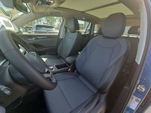 New 2026 Volkswagen Tiguan SE image 12