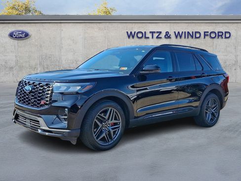 Used 2025 Ford Explorer ST image 3