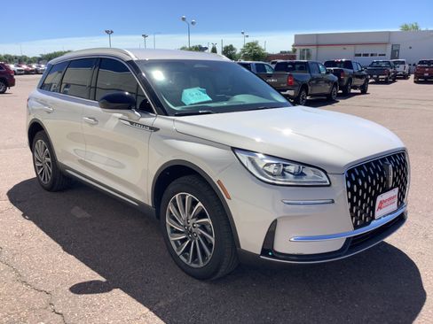 Used 2023 Lincoln Corsair Reserve AWD/4WD image 4