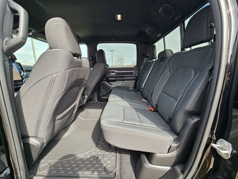 New 2026 RAM 1500 4x4 Crew Cab image 33