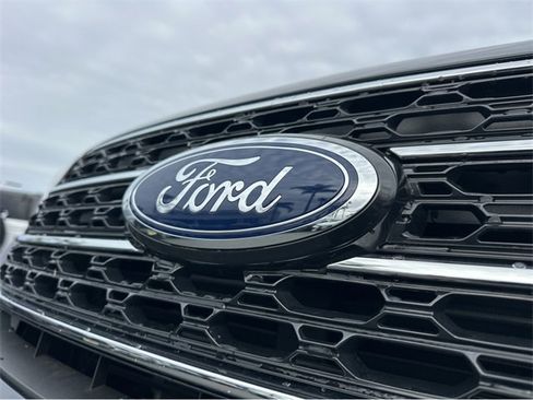 Certified 2024 Ford Explorer XLT w/ Equipment Group 202A image 40