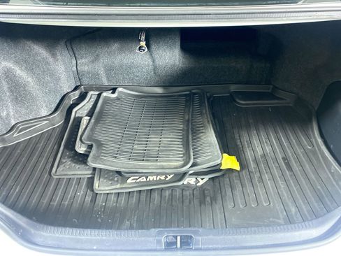 Used 2015 Toyota Camry LE image 32