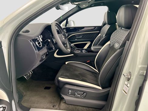 Used 2023 Bentley Bentayga Speed AWD/4WD image 18