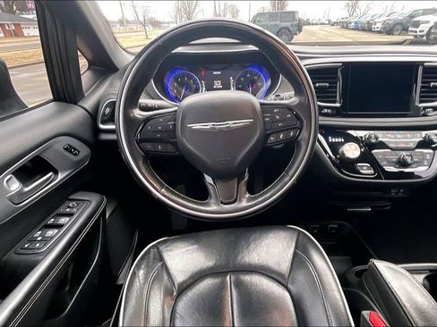 Used 2018 Chrysler Pacifica Limited w/ Advanced Safetytec Group image 5