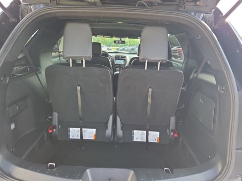Used 2019 Ford Explorer XLT w/ XLT Sport Appearance Package AWD/4WD image 31