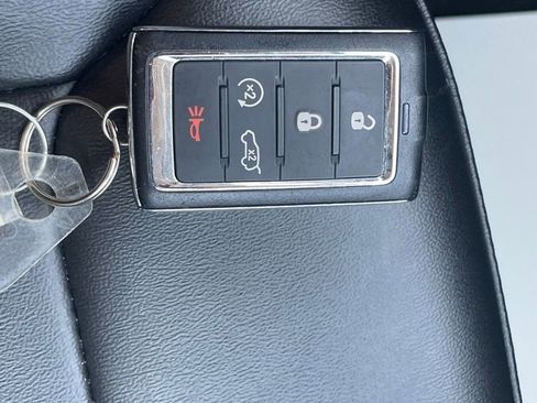 Used 2023 Jeep Grand Cherokee Limited AWD/4WD image 31