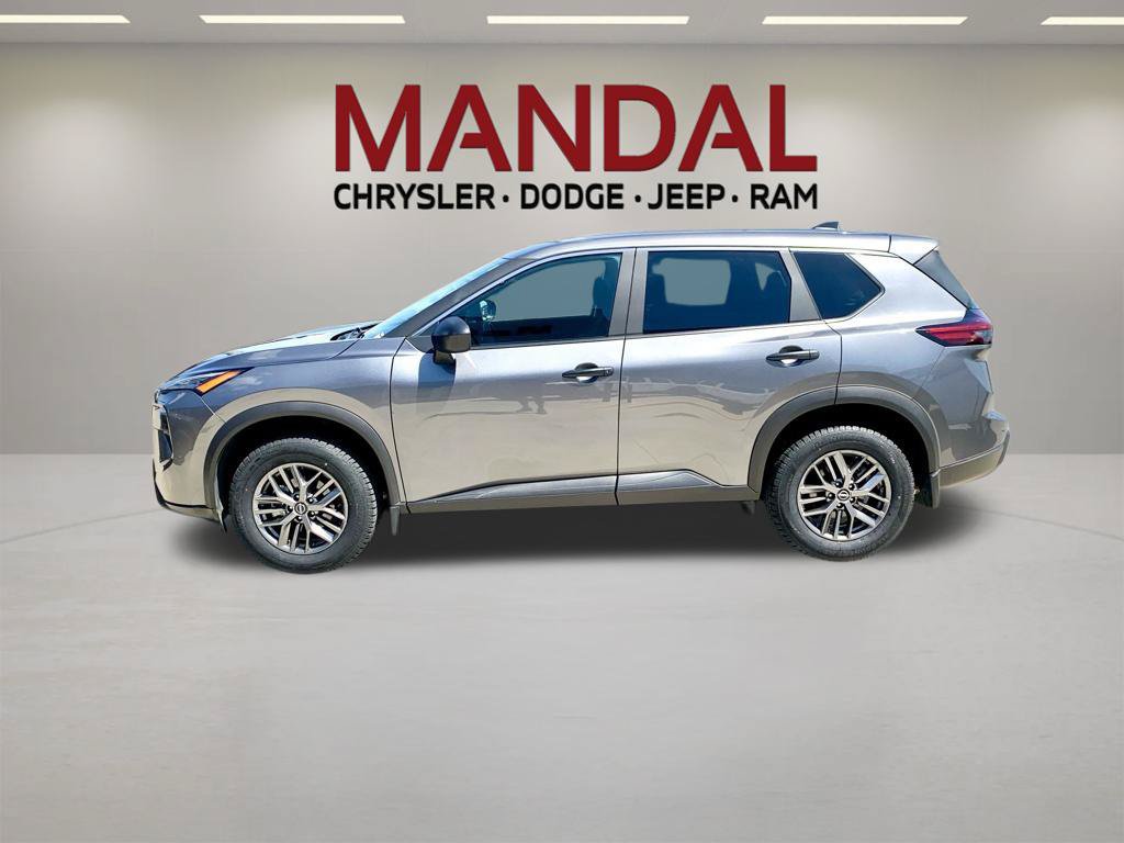 Used 2026 Nissan Rogue S FWD image 9