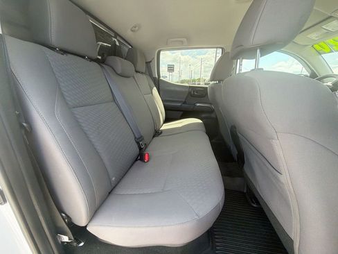 Used 2020 Toyota Tacoma SR5 AWD/4WD image 31