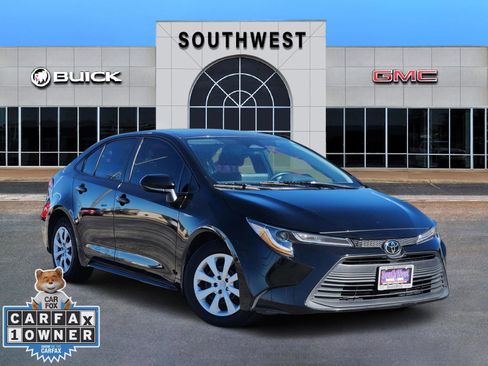 Used 2024 Toyota Corolla LE image 1