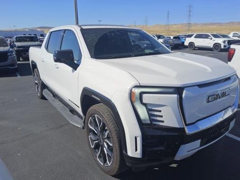 Used 2025 GMC Sierra EV Denali AWD/4WD image 19