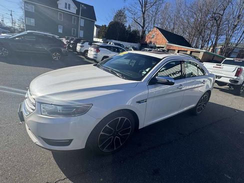 Used 2019 Ford Taurus Limited image 9