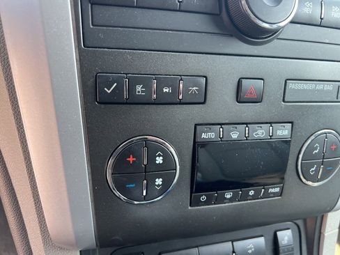 Used 2011 Chevrolet Traverse LT w/ Personal Connectivity Package image 22