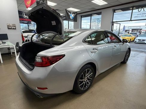Used 2016 Lexus ES 350 w/ Luxury Package w/Wood Trim FWD image 23