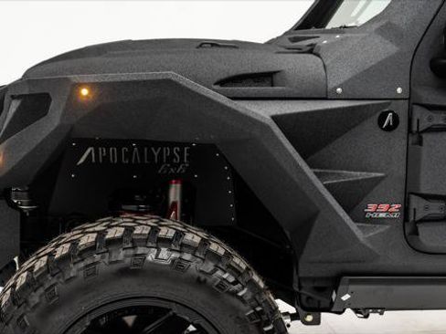 Used 2025 Jeep Gladiator Sport image 24