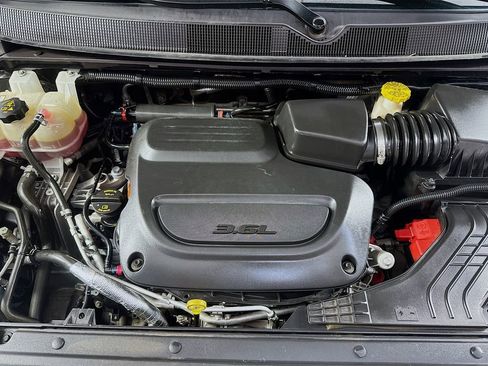 Used 2019 Chrysler Pacifica Touring-L w/ Advanced Safetytec Group image 38