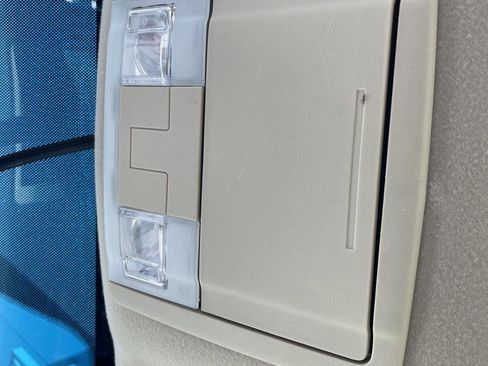 Used 2009 Mercury Sable Premier FWD image 3