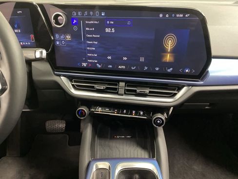 Used 2025 Chevrolet Equinox EV LT w/ Convenience Package image 23