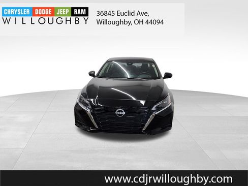 Used 2025 Nissan Altima 2.5 SV AWD/4WD image 2