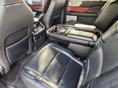Used 2020 Lincoln Navigator L Reserve w/ Luxury Package RWD image 27
