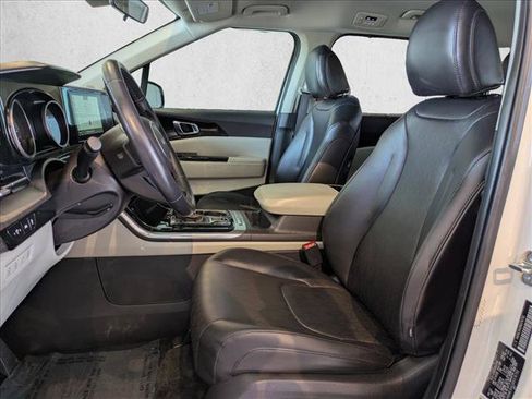 Used 2024 Kia Carnival EX FWD image 16
