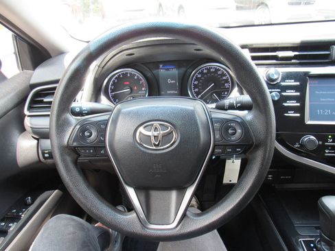 Used 2019 Toyota Camry LE FWD image 19