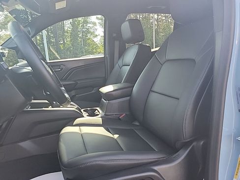 Used 2025 Chevrolet Colorado LT w/ LT Convenience Package image 11