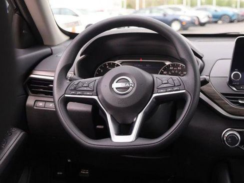 Used 2024 Nissan Altima 2.5 SV image 24