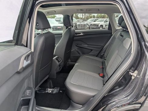 New 2026 Volkswagen Taos SE FWD image 13