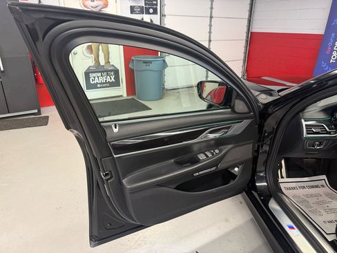 Used 2017 BMW 750i xDrive image 28