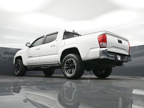 Used 2016 Toyota Tacoma SR5 w/ Towing Package image 41