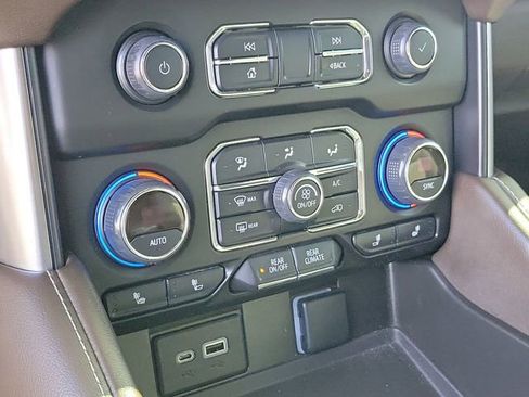 Certified 2022 Chevrolet Suburban LT w/ Luxury Package image 37