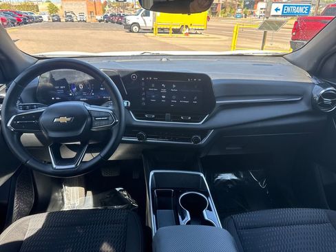 Used 2025 Chevrolet Equinox LT w/ Safety and Technology Package FWD image 12