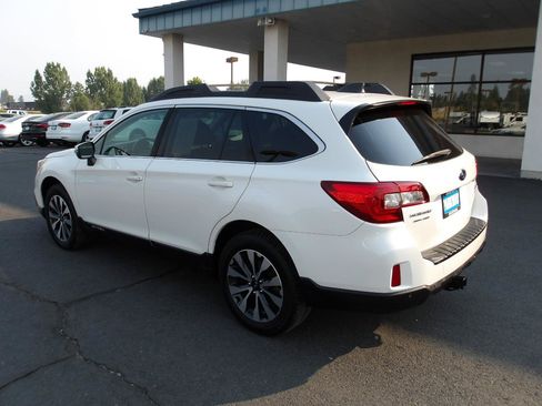 Used 2017 Subaru Outback 2.5i Limited AWD/4WD image 3