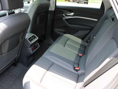 Used 2022 Audi e-tron Premium w/ Convenience Plus Package AWD/4WD image 30