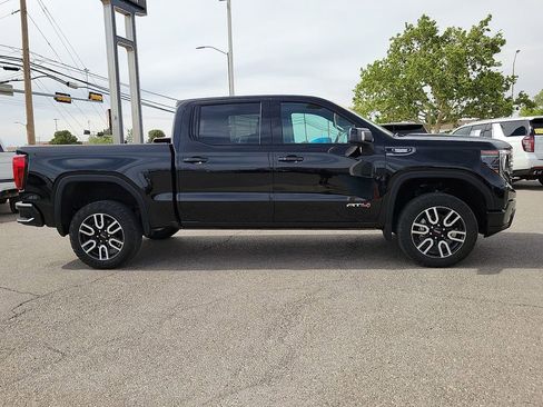 Used 2023 GMC Sierra 1500 AT4 w/ Technology Package AWD/4WD image 12