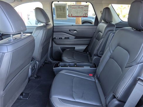 Used 2024 Nissan Pathfinder SL w/ SL Premium Package image 16