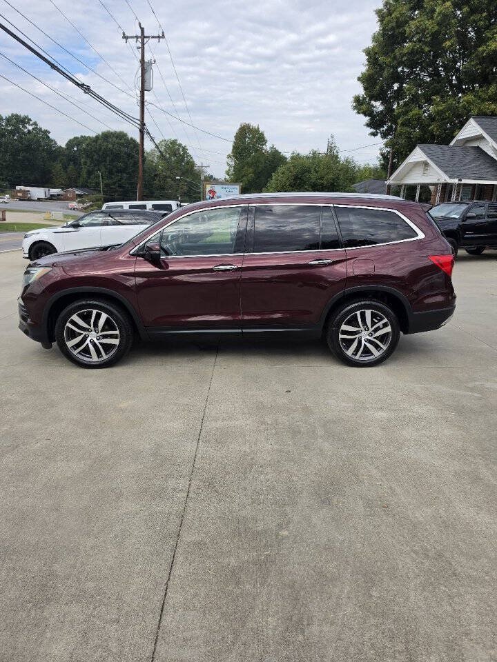 Used 2017 Honda Pilot Touring image 2