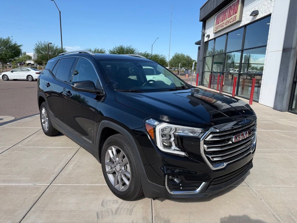 Used 2024 GMC Terrain SLT FWD image 2
