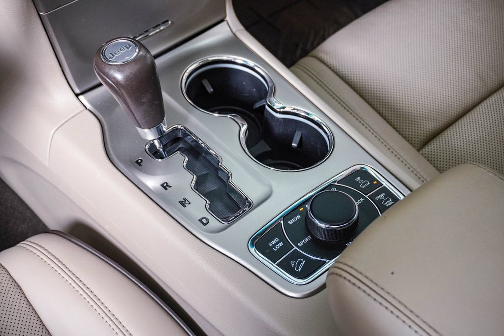 Used 2011 Jeep Grand Cherokee Overland AWD/4WD image 25