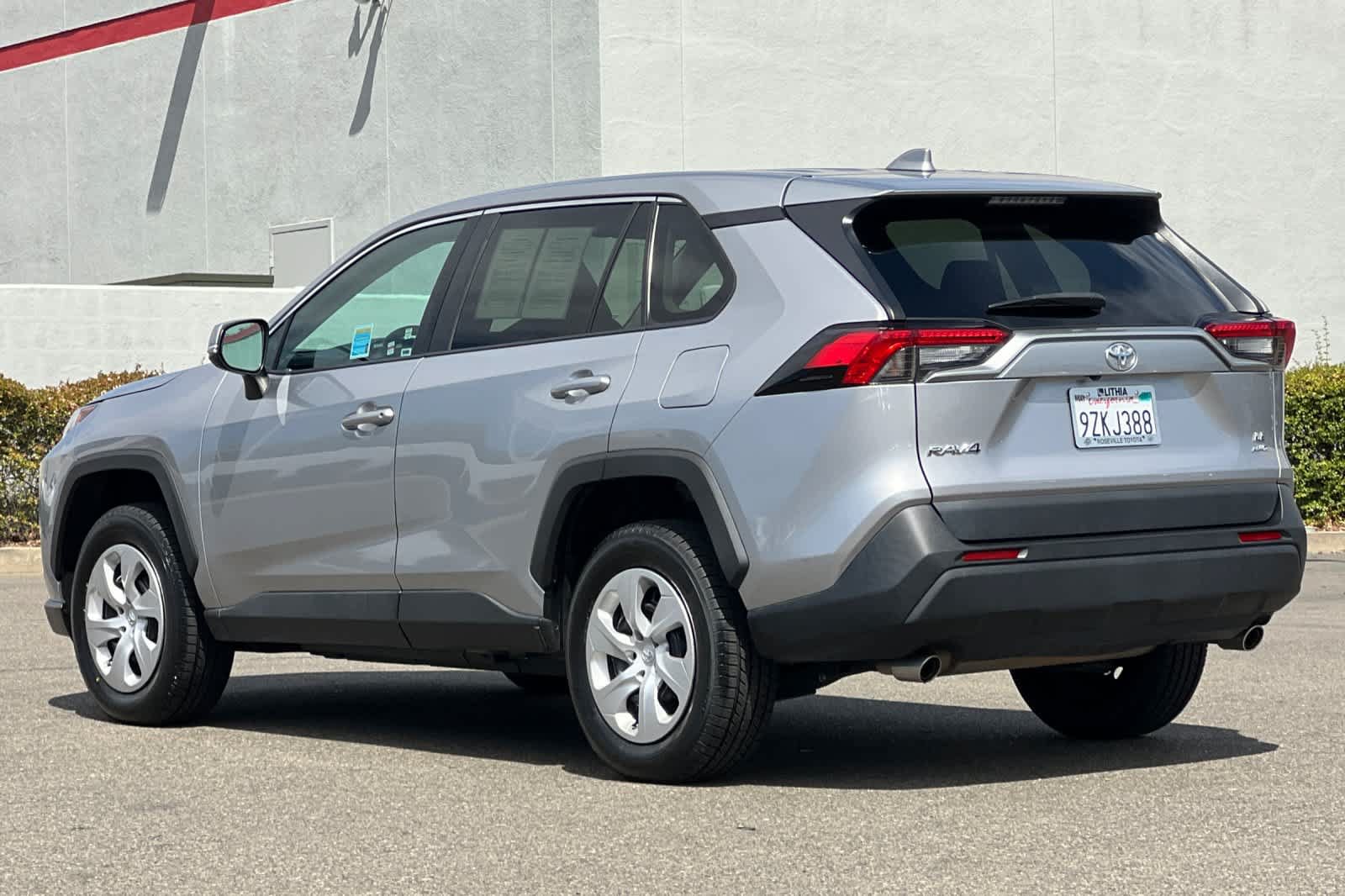 Used 2023 Toyota RAV4 LE AWD/4WD image 7