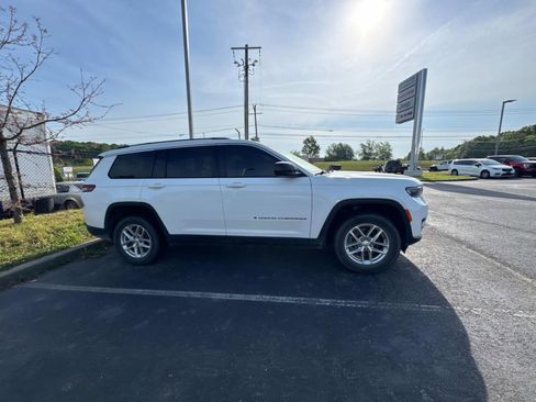 Used 2022 Jeep Grand Cherokee L Laredo w/ Luxury Tech Group I AWD/4WD image 3