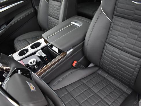 Certified 2025 Cadillac Escalade Sport Platinum w/ LPO, Floor Liner Package image 12