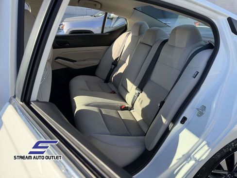 Used 2024 Nissan Altima 2.5 SV image 25