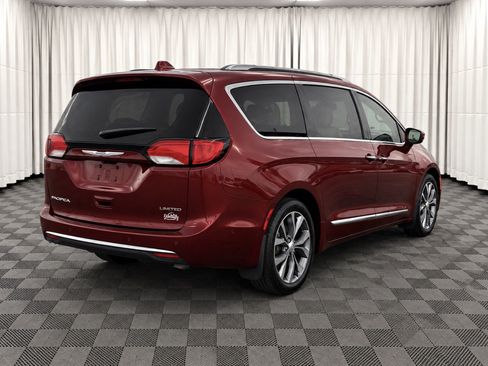 Used 2017 Chrysler Pacifica Limited FWD image 3
