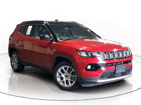 Used 2025 Jeep Compass Limited AWD/4WD image 1