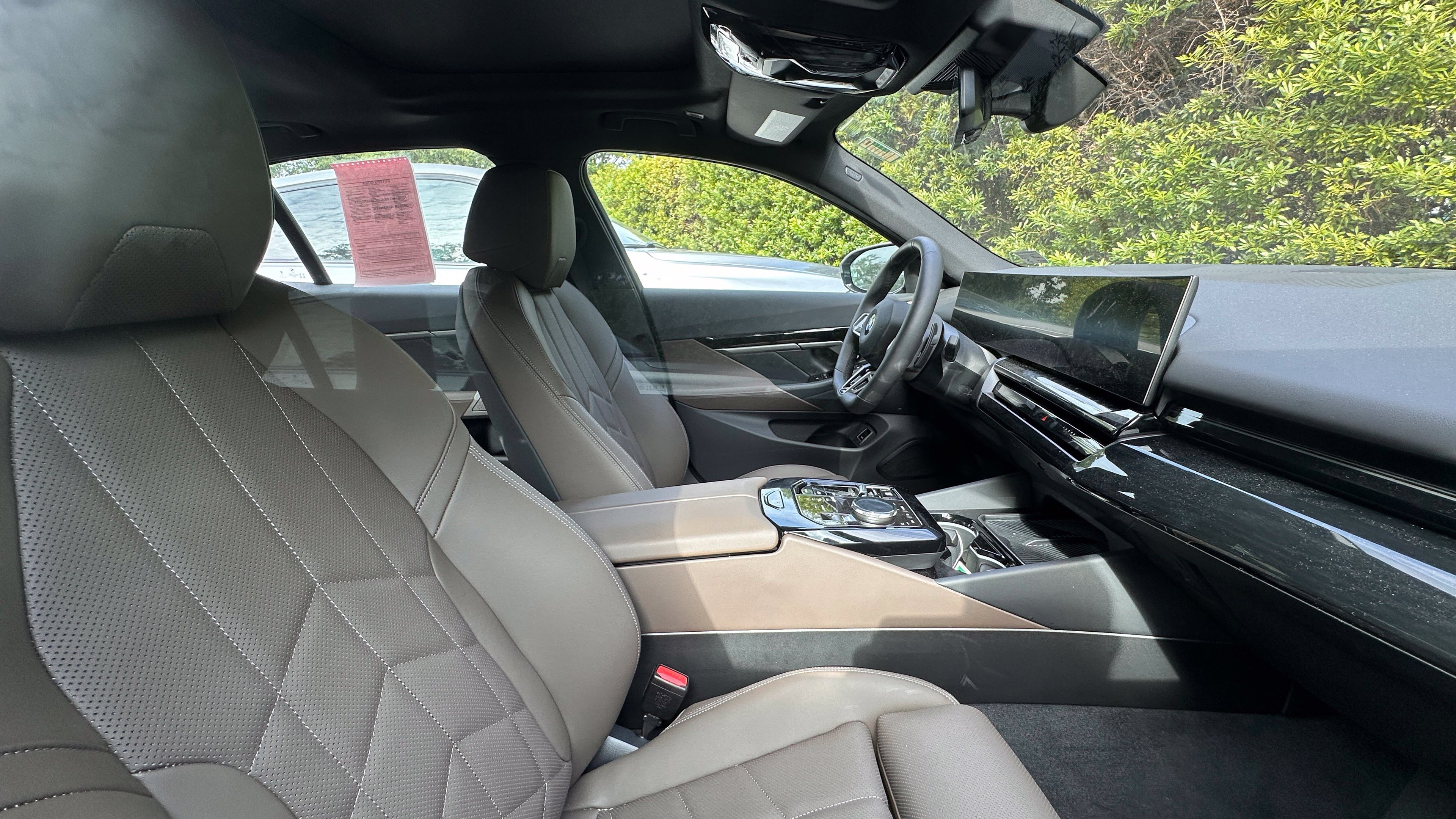 Used 2026 BMW 530i w/ M Sport Package RWD image 4