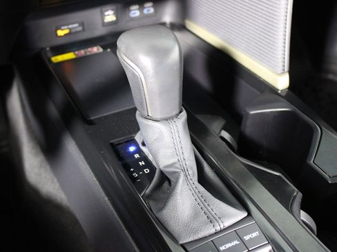 Used 2025 Toyota Camry SE FWD image 17